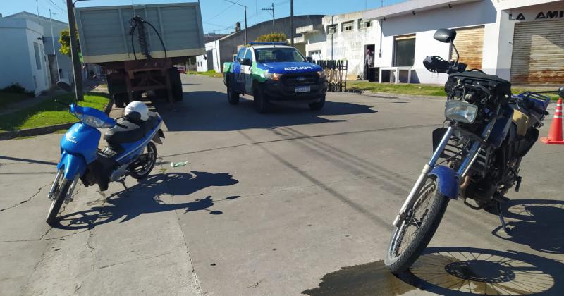 Un herido en un choque entre dos motos