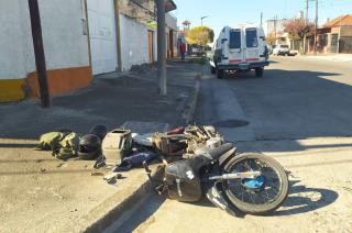 Dos motociclistas hospitalizados tras un choque