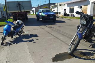 Un herido en un choque entre dos motos