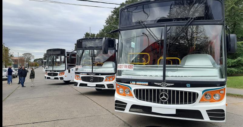 Las Sierras SRL presentoacute las unidades para el transporte de pasajeros