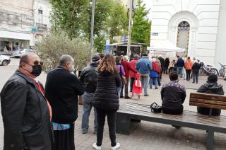 Con buena concurrencia se desarrolla la vacunación en el Paseo Jesús Mendía