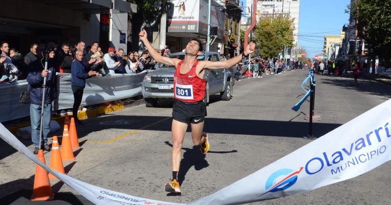 Gustavo Fern�ndez el gran ganador de la Vuelta al Municipio