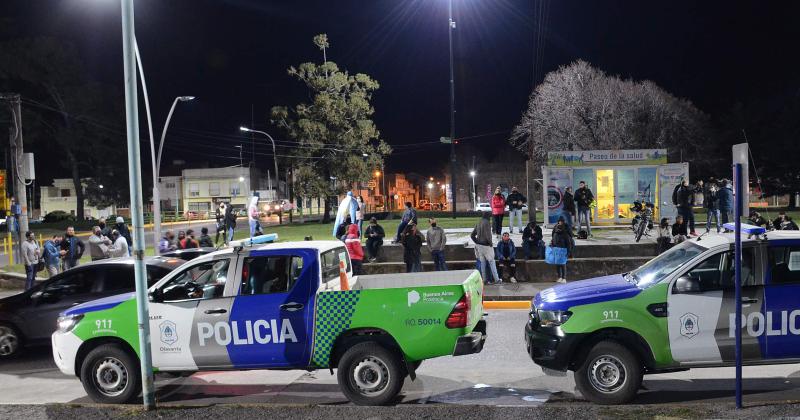 Tres policiacuteas bonaerenses pediacutean coimas y la cobraban mediante Mercado Pago