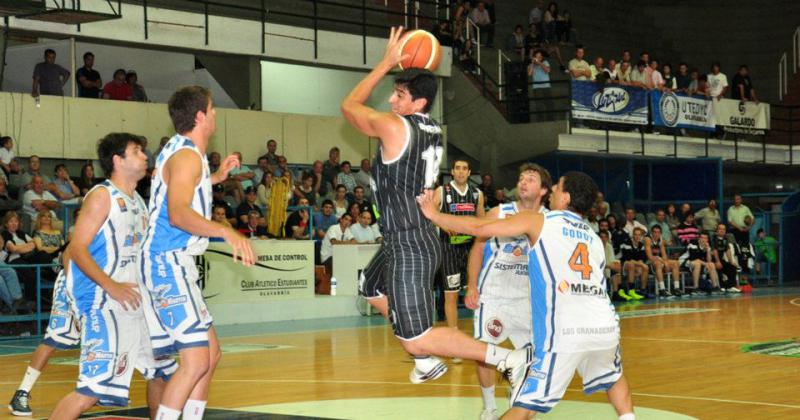 Gerardo Barrera brilló como basquetbolista profesional