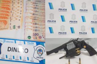 En el auto en que conducía encontraron marihuana un arma y dinero en efectivo