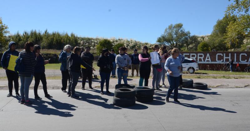 Vecinos de Sierra Chica haraacuten un abrazo simboacutelico a la Sala de Atencioacuten Primaria