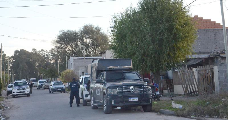 Detuvieron a un adolescente y secuestraron 18 kilos de marihuana en cinco allanamientos