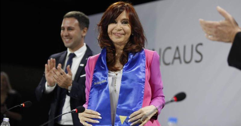 El asedio de Cristina no cesa pero con otro partido internismo al palo viviendas y guardias