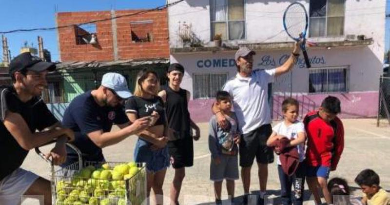 Las clases de tenis se dictan los jueves a las 10 en la Sociedad de Fomento El Creador de la Bandera