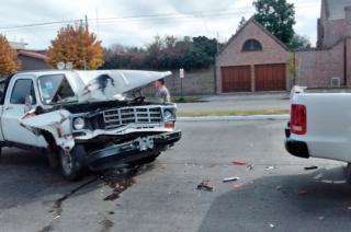 Cuaacutedruple choque en cadena sin heridos