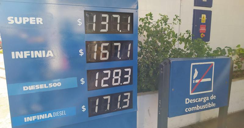 YPF subió el precio de sus combustibles 9-en-porciento- promedio en todo el país