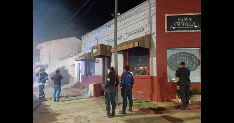 Principio de incendio en un comercio local 