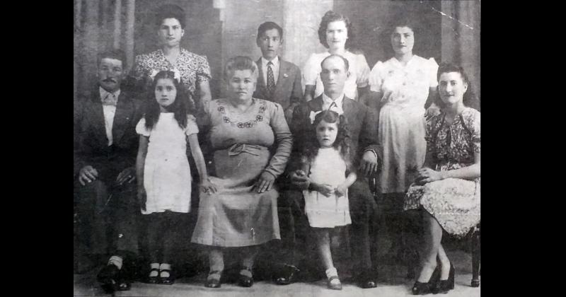 En 1947 posaba la familia Bustamante - García