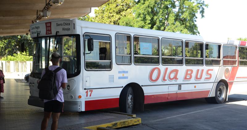 Ex empleados de Ola Bus reclaman no haber cobrado el sueldo de abril