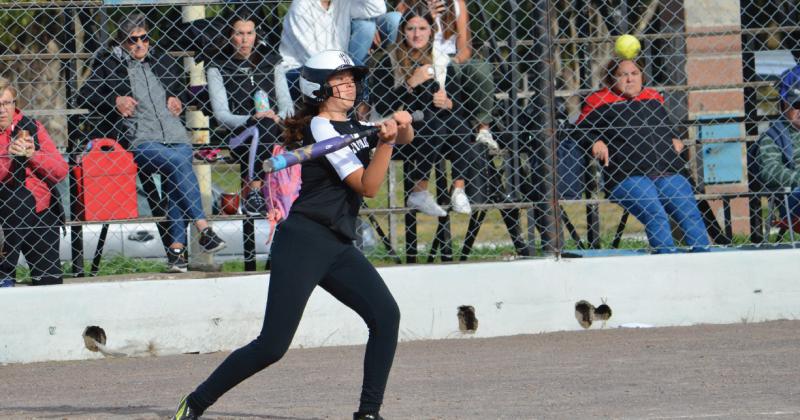 Estudiantes líder e invicto en la competencia