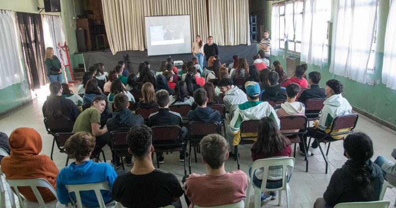 Comenzoacute el ciclo sobre Mineriacutea con perspectivas de geacutenero