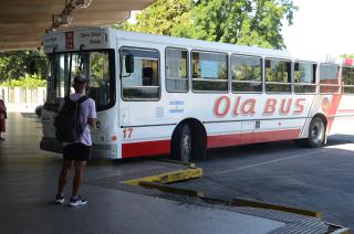 Ex empleados de Ola Bus reclaman no haber cobrado el sueldo de abril