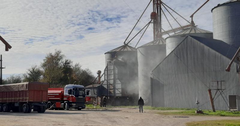 Principio de incendio en una cerealera ubicada en ruta 226 y Rivadavia