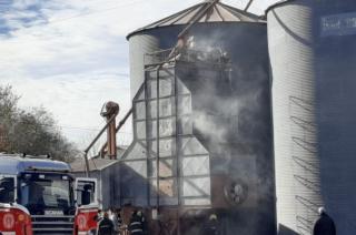 Principio de incendio en una cerealera ubicada en ruta 226 y Rivadavia