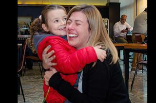 María Fernanda junto a su pequeña hija y la felicidad por un logro histórico