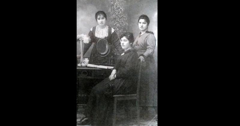  Retrato de las hermanas Antonia Filomena y Albertina Breglia registrado el 12 de julio de 1918 en la ciudad de Azul