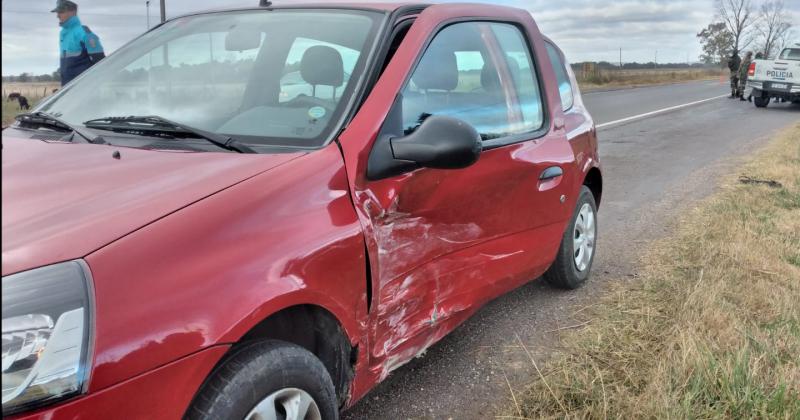 Choque entre dos autos en la 226