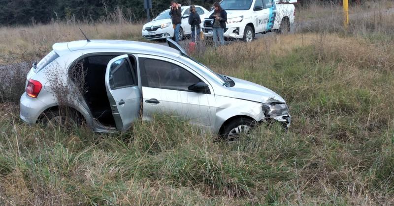 Choque entre dos autos en la 226