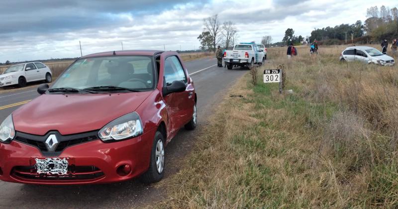 Choque entre dos autos en la 226