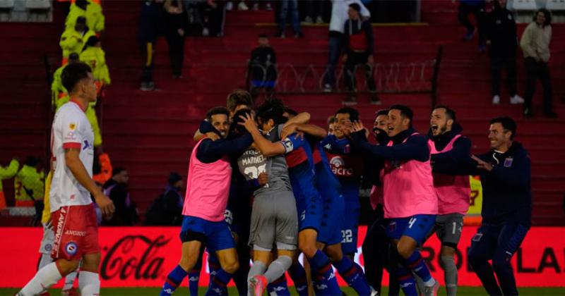 El festejo final de los jugadores de Tigre