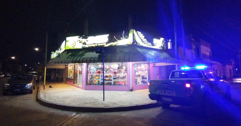 Aprehendieron a cuatro adolescentes por robar en un kiosco ceacutentrico