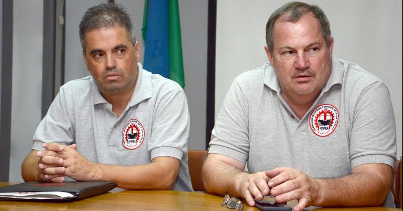 Raúl Santoandré a la derecha en una conferencia de prensa en nuestra ciudad