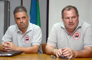 Raúl Santoandré a la derecha en una conferencia de prensa en nuestra ciudad