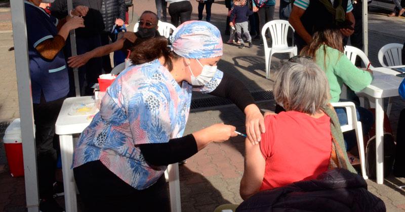 Crece la demanda de vacunacioacuten por la cuarta ola en la Provincia