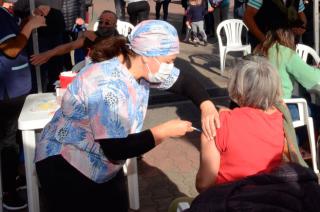 Crece la demanda de vacunacioacuten por la cuarta ola en la Provincia