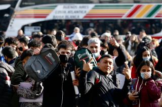 Kicillof despidioacute a 300 estudiantes que iniciaron sus viajes de fin de curso