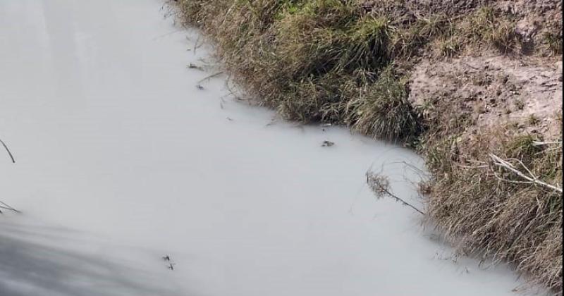 Según se ve en las im�genes el agua se volvió blanco