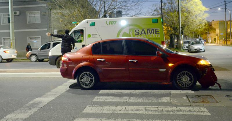 Provocoacute un choque en cadena y se dio a la fuga- al menos 4 autos involucrados