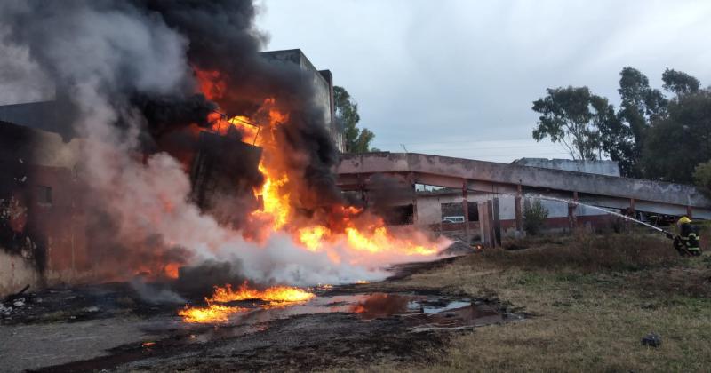 Se prendioacute fuego la graseriacutea del Ex matadero