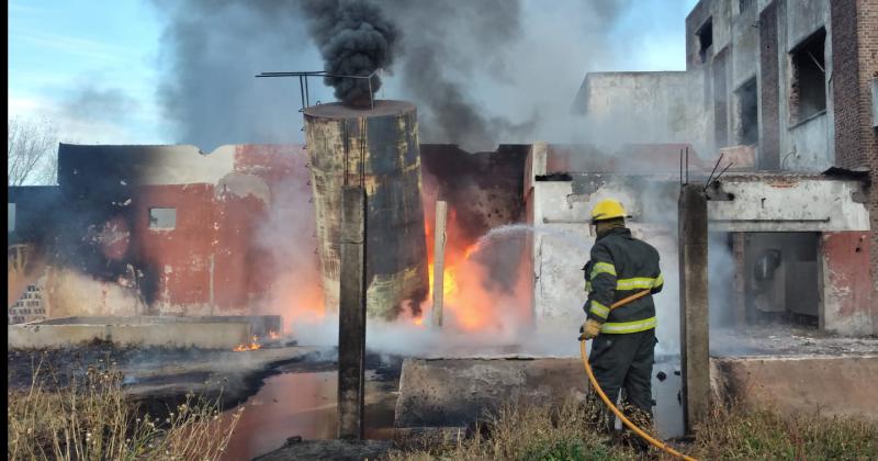 Se prendioacute fuego la graseriacutea del Ex matadero