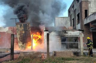 Se prendioacute fuego la graseriacutea del Ex matadero