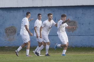  Racing festeja el primer gol de la mañana