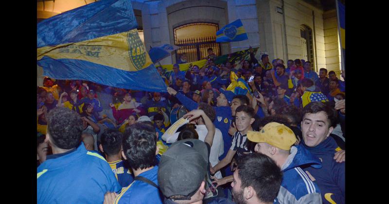 Boca le ganoacute a Tigre y se festejoacute en el centro de la ciudad