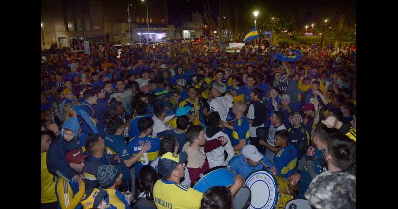 Boca le ganoacute a Tigre y se festejoacute en el centro de la ciudad