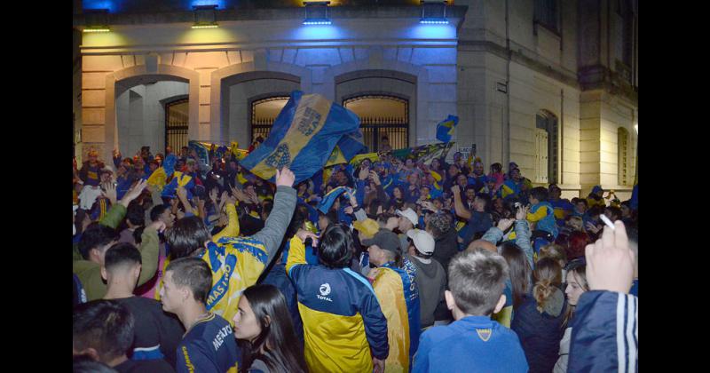 Boca le ganoacute a Tigre y se festejoacute en el centro de la ciudad