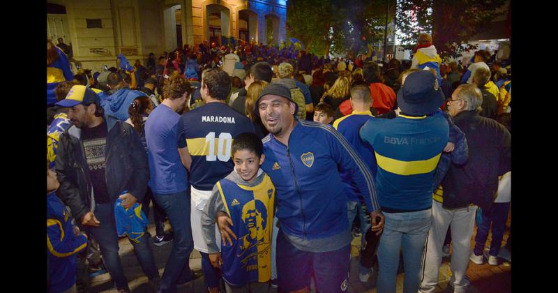 Boca le ganoacute a Tigre y se festejoacute en el centro de la ciudad