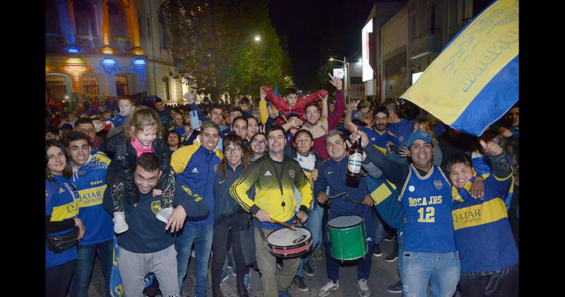 Boca le ganoacute a Tigre y se festejoacute en el centro de la ciudad