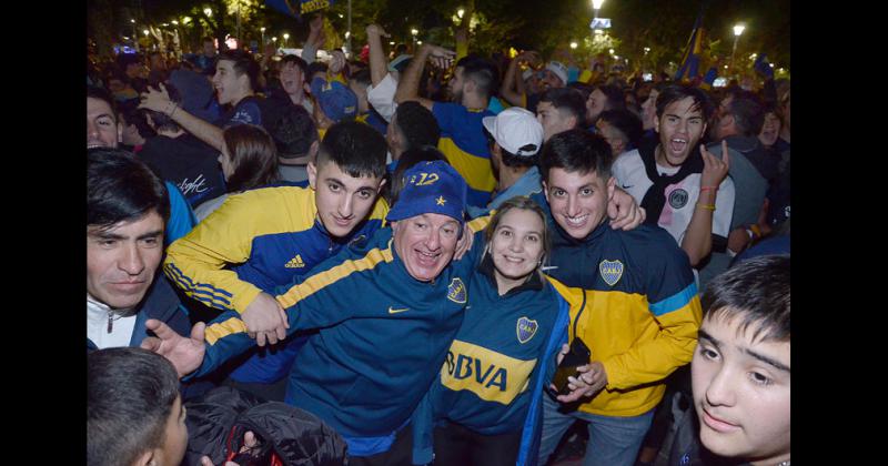 Boca le ganoacute a Tigre y se festejoacute en el centro de la ciudad