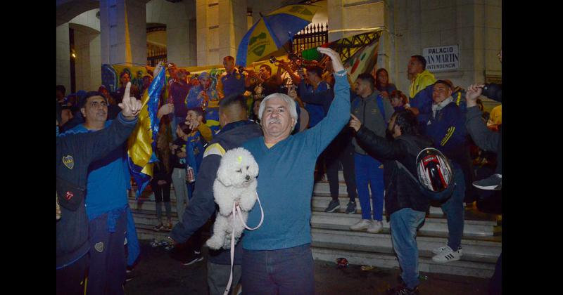 Boca le ganoacute a Tigre y se festejoacute en el centro de la ciudad