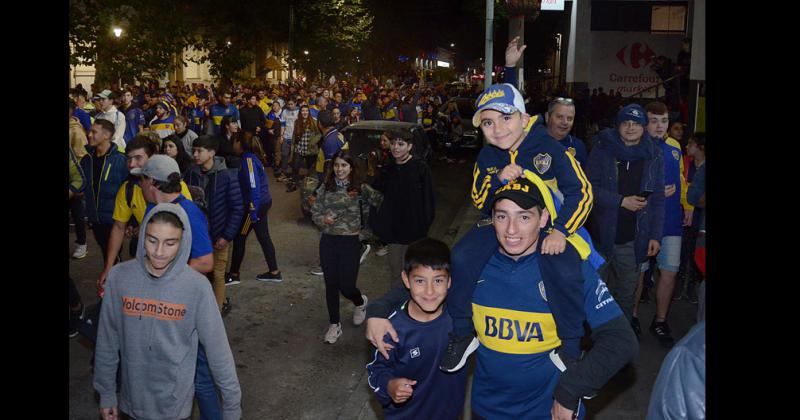 Boca le ganoacute a Tigre y se festejoacute en el centro de la ciudad