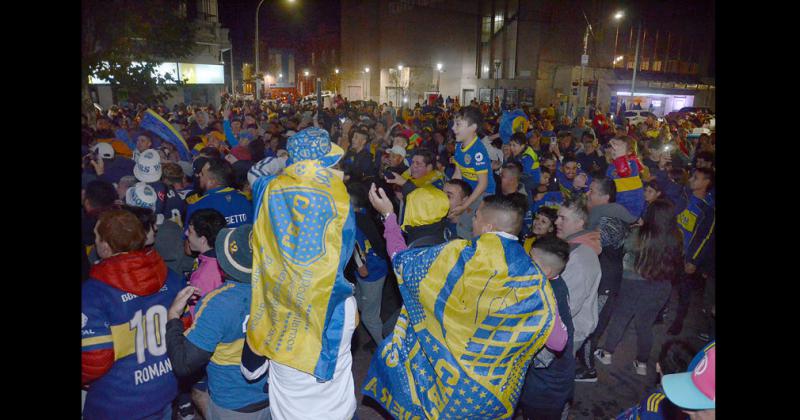 Boca le ganoacute a Tigre y se festejoacute en el centro de la ciudad